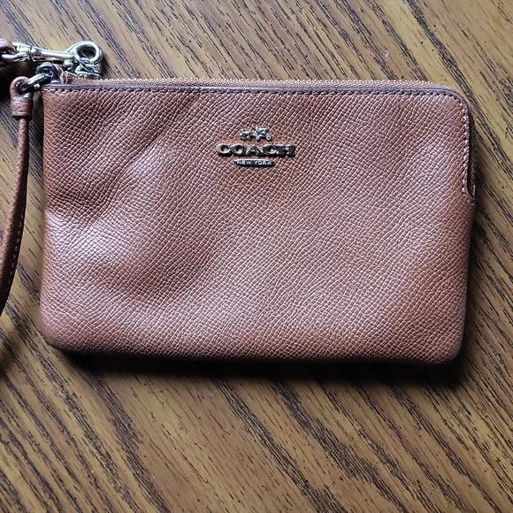 Coach Wristlet - Picture 3 of 17